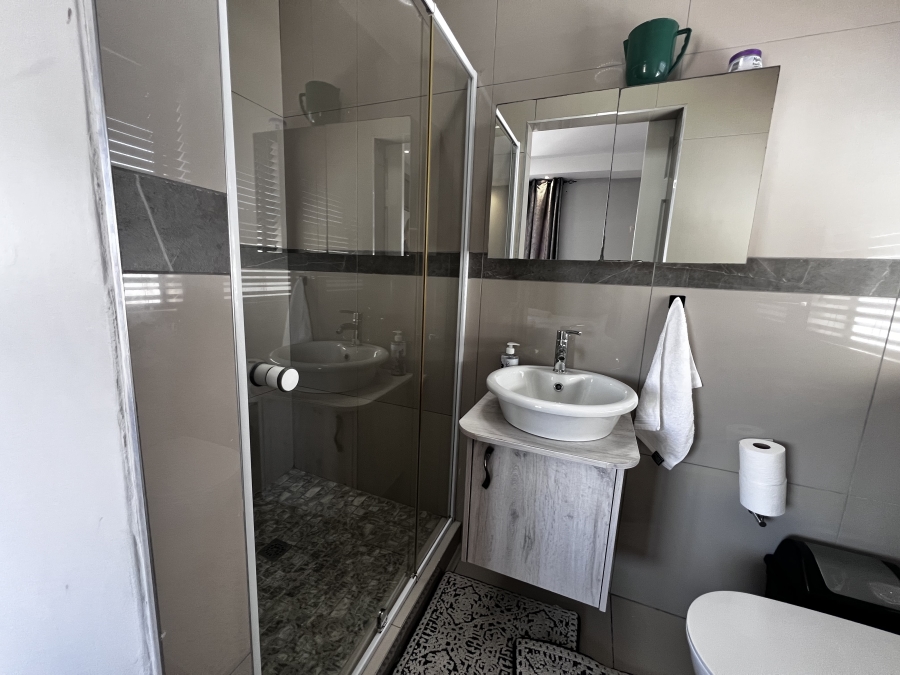 To Let 5 Bedroom Property for Rent in Parklands North Western Cape